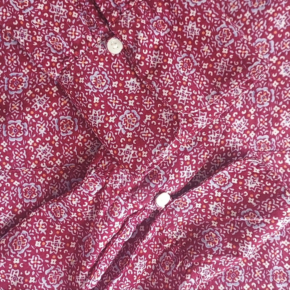 American Eagle, burgundy long sleeved cotton button down shirt, size large - Picture 8 of 10